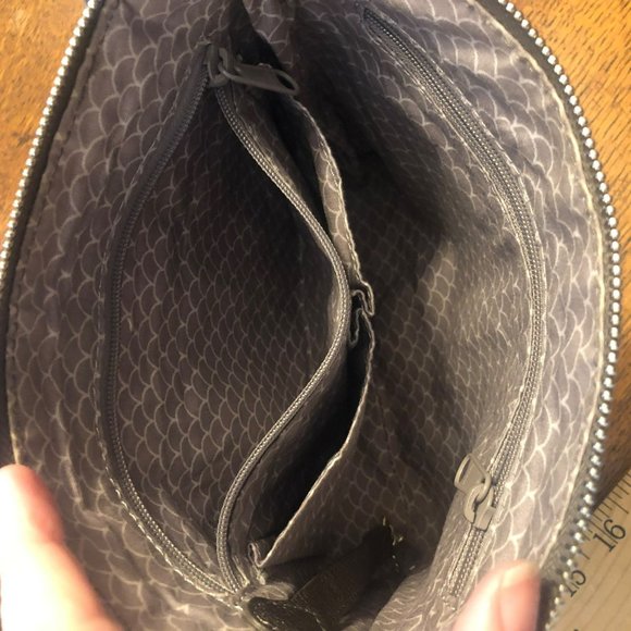 Brighton Crossbody Purse Outside pockets Weatherproof Faux Alligator Skin Hiking - Picture 8 of 13